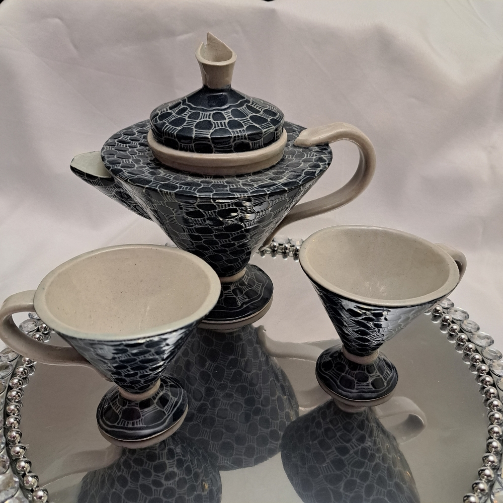 Tea Set by Makki